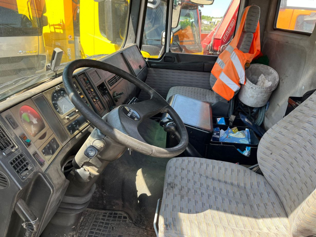 MAN MAN F2000 Abrollkipper mit Kran 27.342 6x4 - Kamion sa hidrauličnom kukom, Kamion sa dizalicom: slika 5 MAN MAN F2000 Abrollkipper mit Kran 27.342 6x4 - Kamion sa hidrauličnom kukom, Kamion sa dizalicom: slika 5