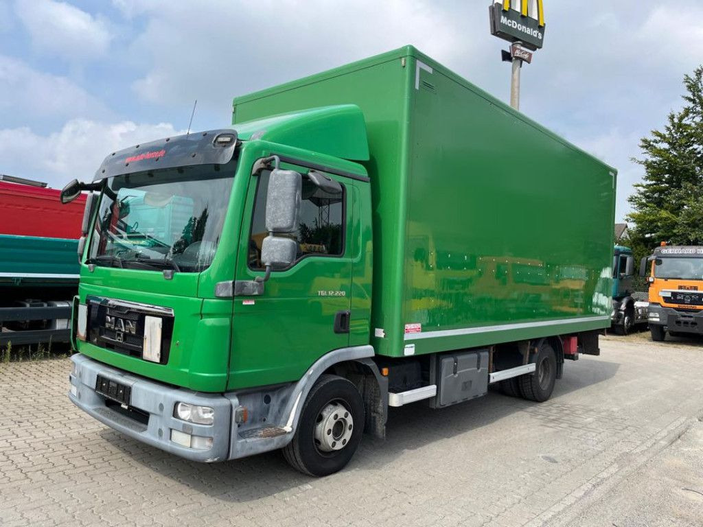 MAN TG-L 12.220 4x2 BL Standardkoffer LBW LBW 1.5 to - Kamion sa zatvorenim sandukom: slika 1 MAN TG-L 12.220 4x2 BL Standardkoffer LBW LBW 1.5 to - Kamion sa zatvorenim sandukom: slika 1