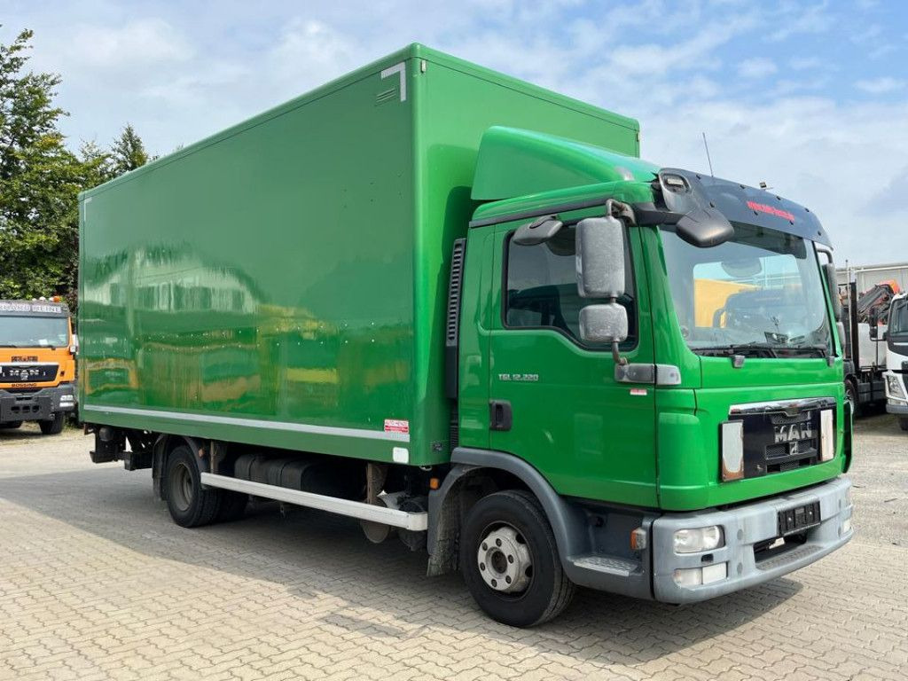 MAN TG-L 12.220 4x2 BL Standardkoffer LBW LBW 1.5 to - Kamion sa zatvorenim sandukom: slika 2 MAN TG-L 12.220 4x2 BL Standardkoffer LBW LBW 1.5 to - Kamion sa zatvorenim sandukom: slika 2