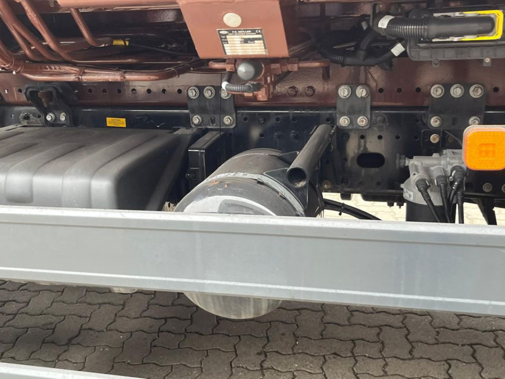 MAN TG-M 18.320 4x2 Absetzkipper Meiller, Funk - Kamion za utovaranje kontejnera: slika 4 MAN TG-M 18.320 4x2 Absetzkipper Meiller, Funk - Kamion za utovaranje kontejnera: slika 4