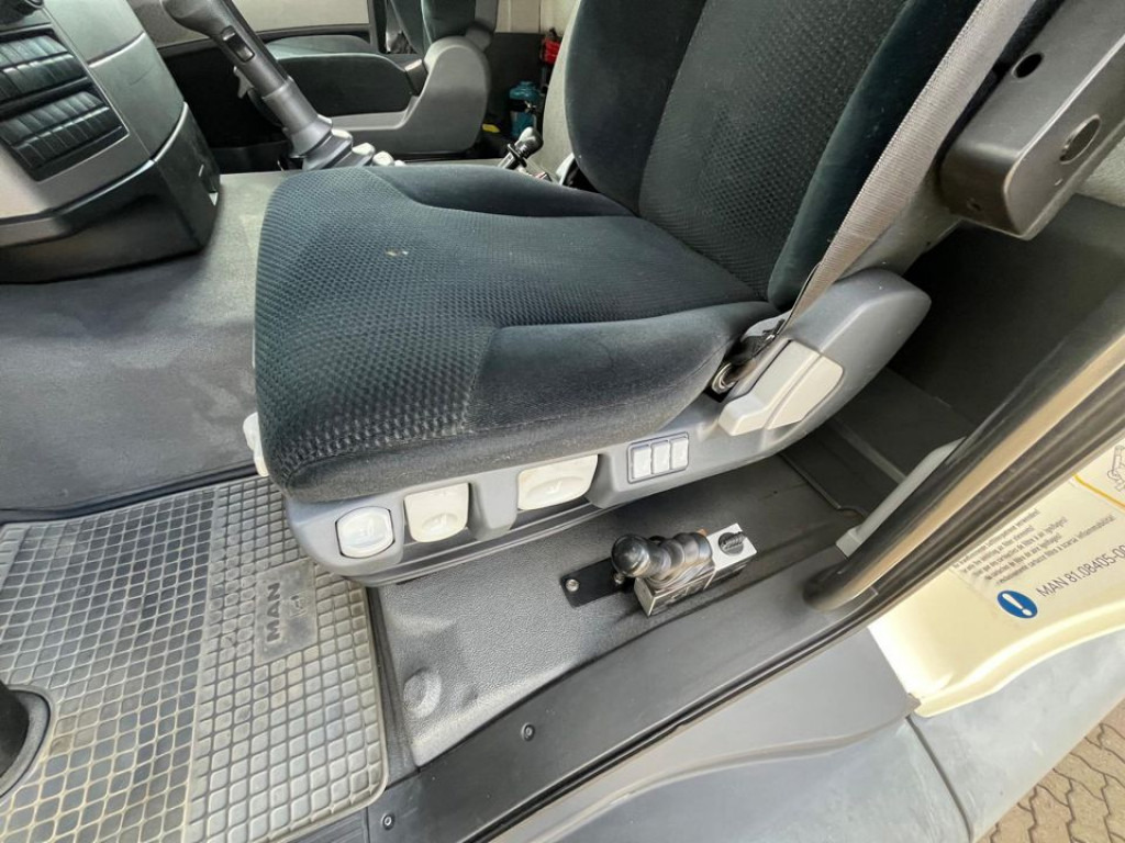 MAN TG-S 26.440 6x4 BB 3-Achs Kipper Schalter - Istovarivač: slika 3 MAN TG-S 26.440 6x4 BB 3-Achs Kipper Schalter - Istovarivač: slika 3