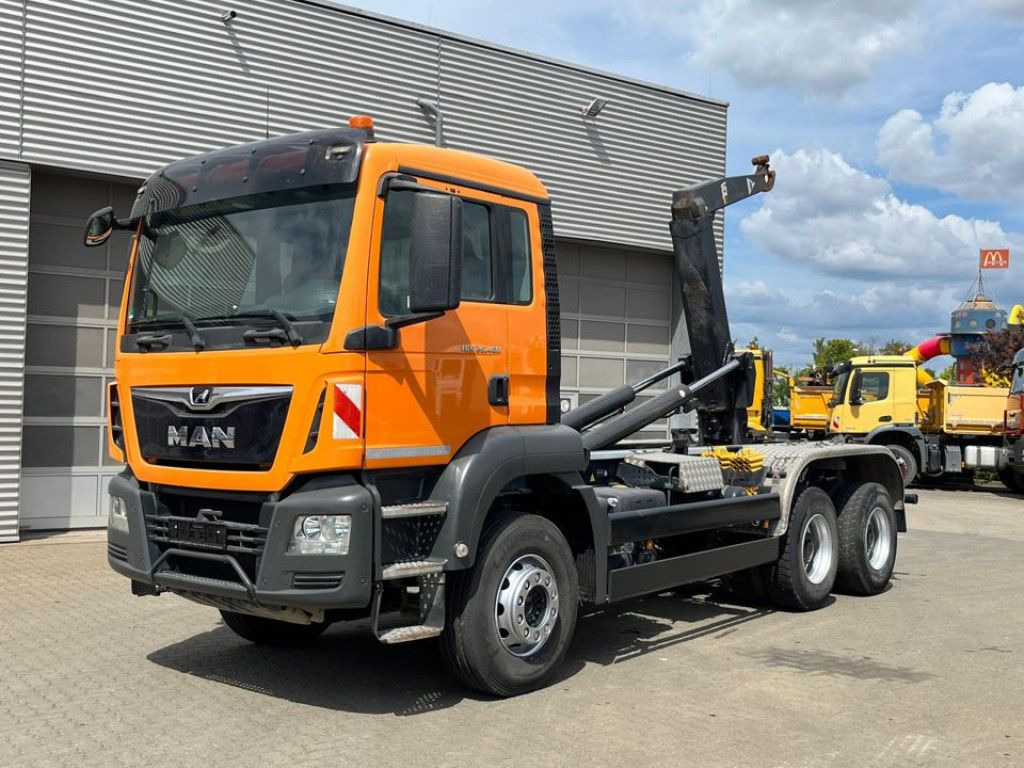 MAN TG-S 26.460 6x4 BB Abrollkipper kurzer Radstand - Kamion sa hidrauličnom kukom: slika 1 MAN TG-S 26.460 6x4 BB Abrollkipper kurzer Radstand - Kamion sa hidrauličnom kukom: slika 1