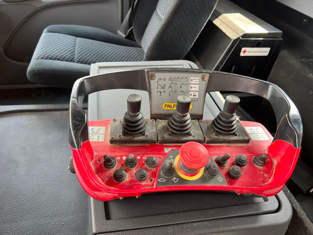 MERCEDES-BENZ Actros 1841 K 2-Achs Kipper Kran Funk 2xhydr+Greifer - Istovarivač, Kamion sa dizalicom: slika 4 MERCEDES-BENZ Actros 1841 K 2-Achs Kipper Kran Funk 2xhydr+Greifer - Istovarivač, Kamion sa dizalicom: slika 4