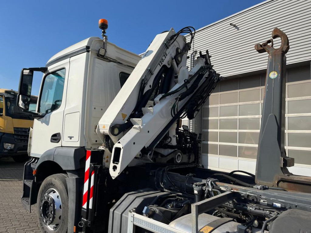 MERCEDES-BENZ Antos 2543 L 6x2 Abrollkipper mit Kran Funk+Greiferst. - Kamion sa hidrauličnom kukom, Kamion sa dizalicom: slika 5 MERCEDES-BENZ Antos 2543 L 6x2 Abrollkipper mit Kran Funk+Greiferst. - Kamion sa hidrauličnom kukom, Kamion sa dizalicom: slika 5
