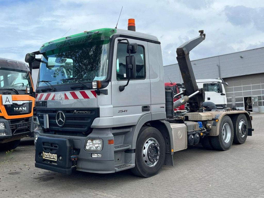 Mercedes-Benz Actros 2641 L 6x2 Abrollkipper 159TKM kuz.Radsta - Kamion sa hidrauličnom kukom: slika 1 Mercedes-Benz Actros 2641 L 6x2 Abrollkipper 159TKM kuz.Radsta - Kamion sa hidrauličnom kukom: slika 1