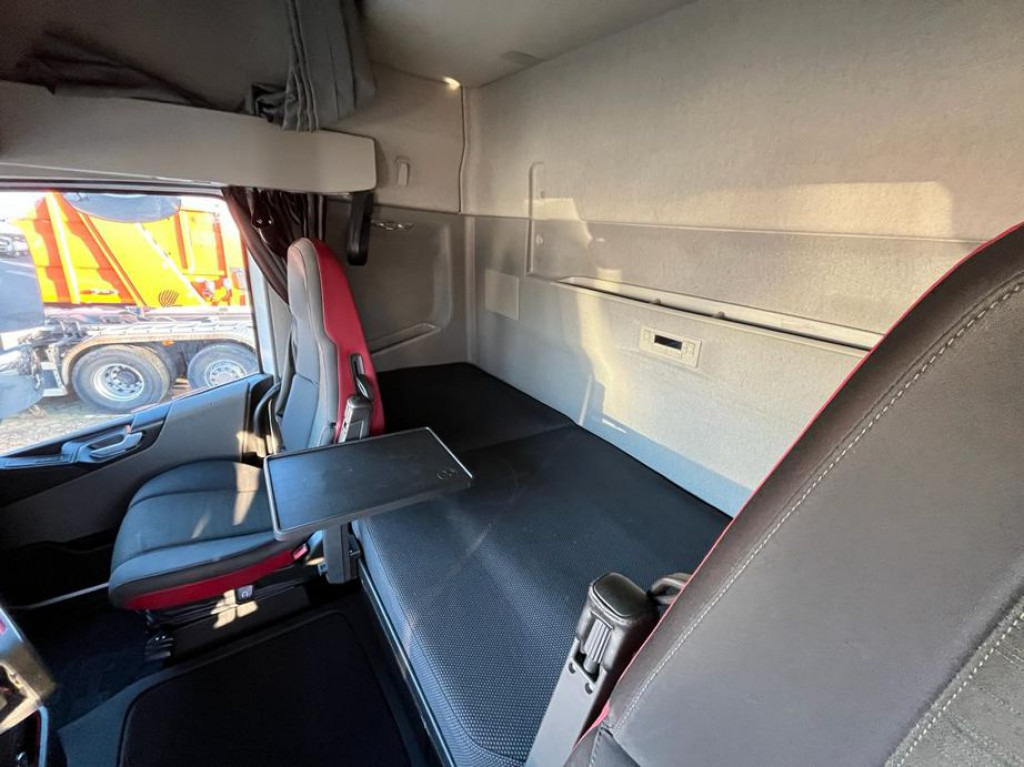 VOLVO (S) Truck FH 500 6x2 Abrollkipper Funkfernbedienung - Kamion sa hidrauličnom kukom: slika 4 VOLVO (S) Truck FH 500 6x2 Abrollkipper Funkfernbedienung - Kamion sa hidrauličnom kukom: slika 4