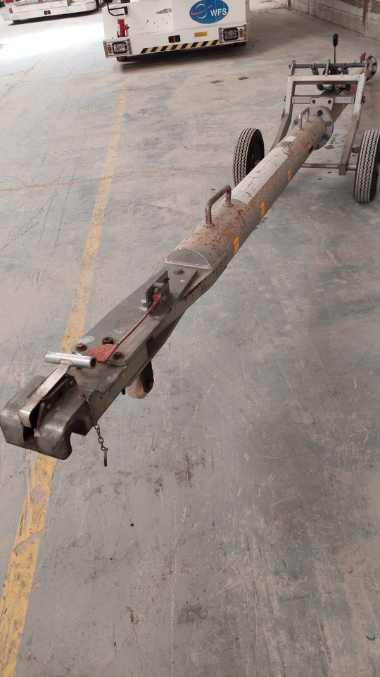 Towbar B757 Frank Brown - Aerodromska oprema: slika 1 Towbar B757 Frank Brown - Aerodromska oprema: slika 1