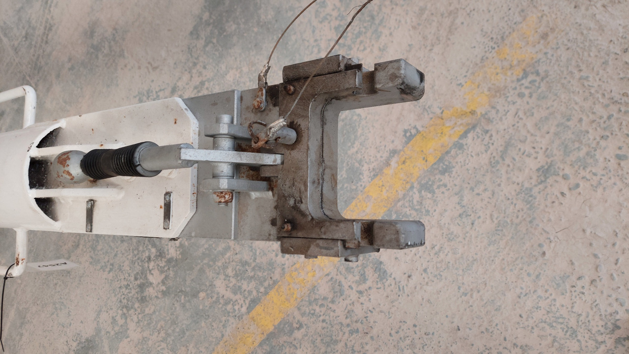 Towbar FSST F70/F100 Fladung - Aerodromska oprema: slika 4 Towbar FSST F70/F100 Fladung - Aerodromska oprema: slika 4