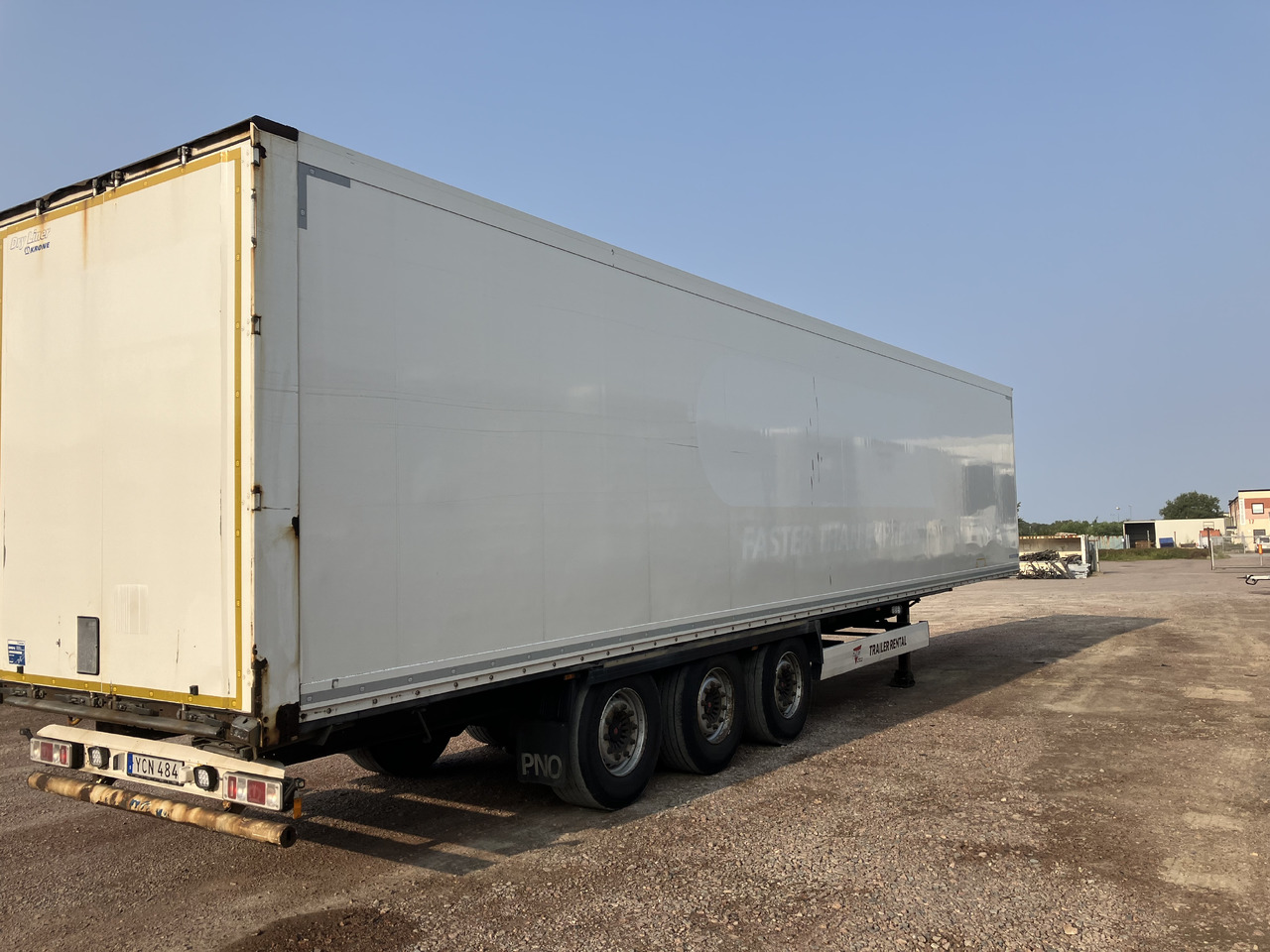KRONE BOX - DOUPLESTOCK - Poluprikolica sa zatvorenim sandukom: slika 4 KRONE BOX - DOUPLESTOCK - Poluprikolica sa zatvorenim sandukom: slika 4