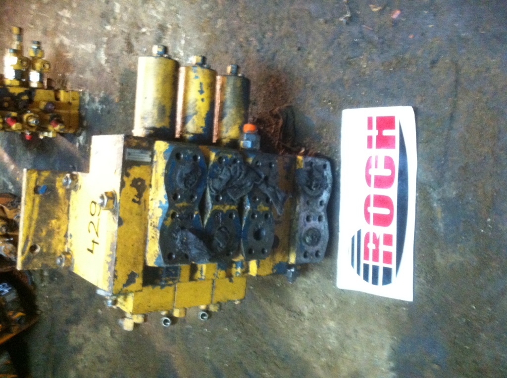 MANNESMANN REXROTH M5-1085-000 M38976 090 476588/9 M41 086 - 3 SEKCYJNY - Hidraulični ventil za Građevinska mašina: slika 1 MANNESMANN REXROTH M5-1085-000 M38976 090 476588/9 M41 086 - 3 SEKCYJNY - Hidraulični ventil za Građevinska mašina: slika 1