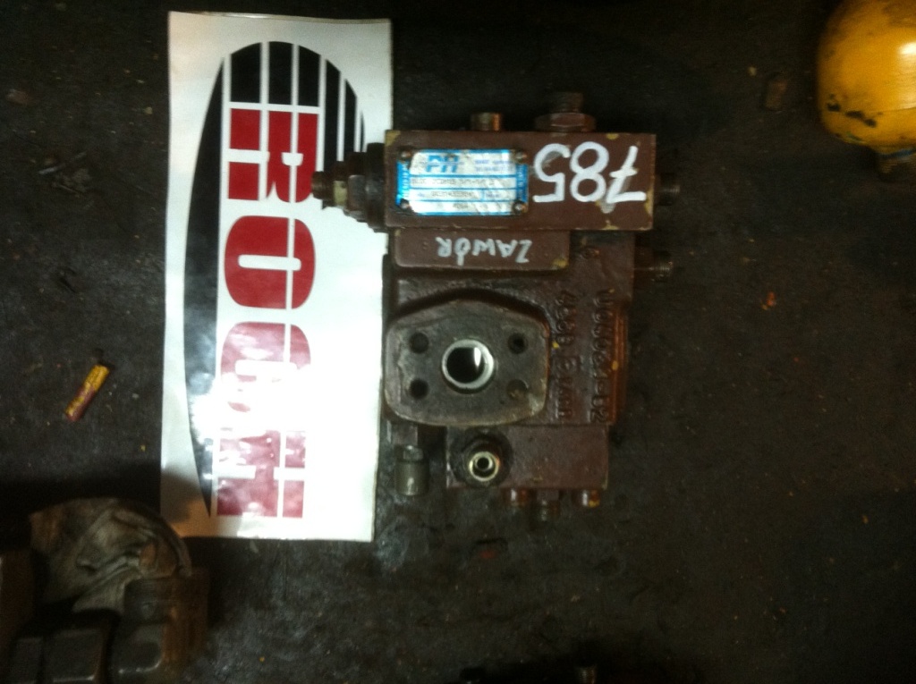 POCLAIN HYDRAULICS BLOC2CDH151/1-1/1,5 003143338W U04038-52 4869 - Hidraulični ventil za Građevinska mašina: slika 1 POCLAIN HYDRAULICS BLOC2CDH151/1-1/1,5 003143338W U04038-52 4869 - Hidraulični ventil za Građevinska mašina: slika 1