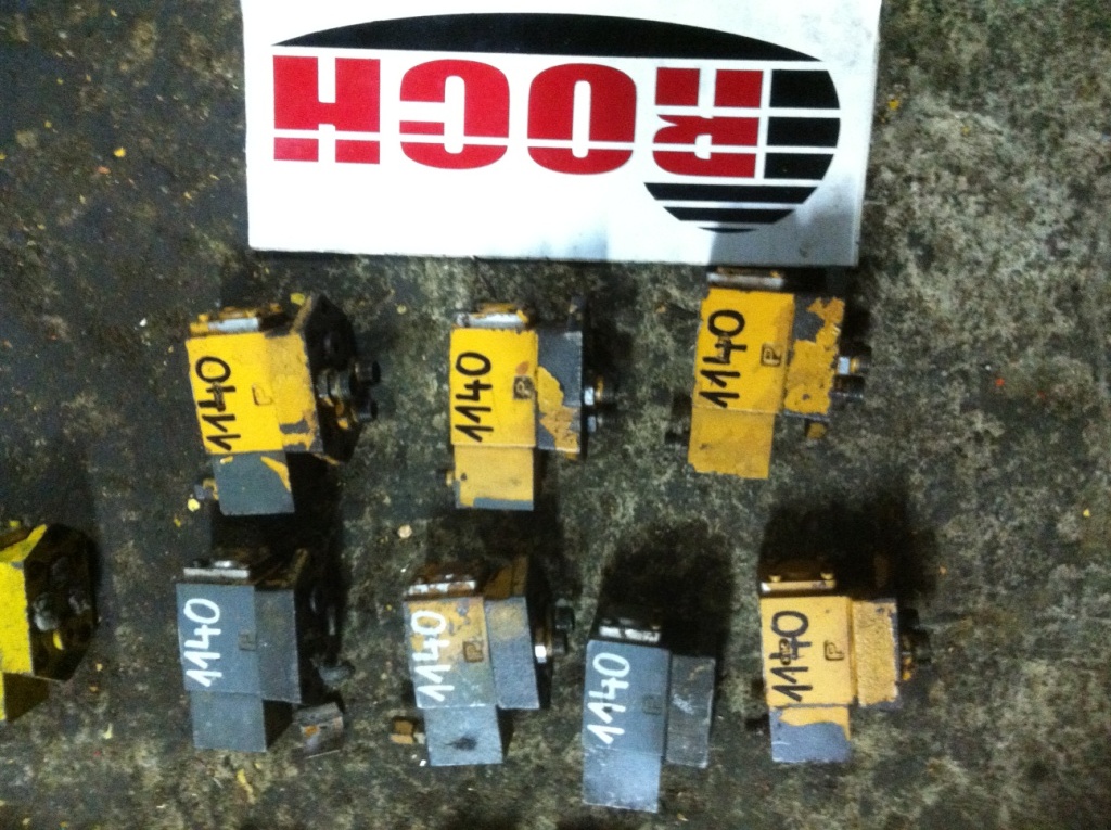 REXROTH 4WH6C52 470476/3 - 1 SEKCYJNY + KOŚCI - Hidraulični ventil za Građevinska mašina: slika 1 REXROTH 4WH6C52 470476/3 - 1 SEKCYJNY + KOŚCI - Hidraulični ventil za Građevinska mašina: slika 1