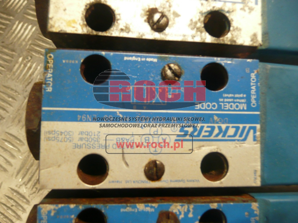VICKERS KOŚĆ - 4 SEKCYJNY + DG4V-3-2A-M-KUP4D3H760 EN94 + CEWKA 24 VDC + HYDROAKUMULATOR HYDAC 0,5 L - Hidraulični ventil: slika 1 VICKERS KOŚĆ - 4 SEKCYJNY + DG4V-3-2A-M-KUP4D3H760 EN94 + CEWKA 24 VDC + HYDROAKUMULATOR HYDAC 0,5 L - Hidraulični ventil: slika 1