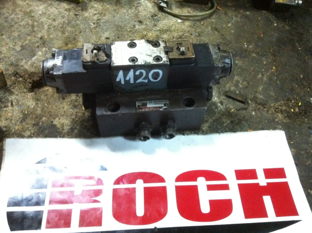 VOGELE 682440200 - 1 SEKCYJNY + 4WE5F6.2/G12NZ S073 406830 + CEWKI 12V 26W - Hidraulični ventil za Građevinska mašina: slika 1 VOGELE 682440200 - 1 SEKCYJNY + 4WE5F6.2/G12NZ S073 406830 + CEWKI 12V 26W - Hidraulični ventil za Građevinska mašina: slika 1