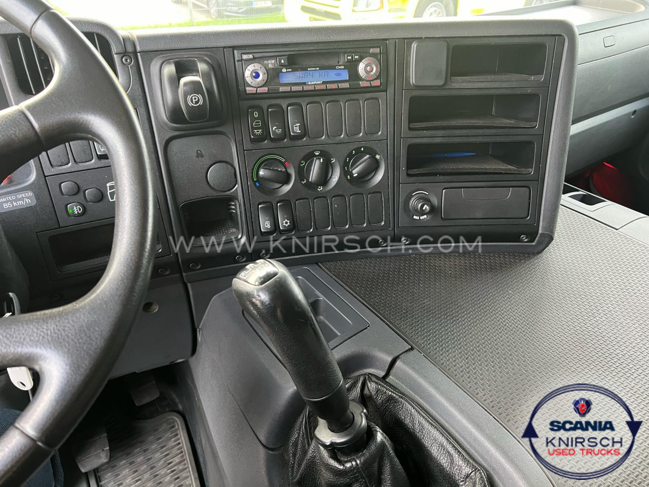 SCANIA P 270 DB4x2MNA - Kamion sa zatvorenim sandukom: slika 2 SCANIA P 270 DB4x2MNA - Kamion sa zatvorenim sandukom: slika 2