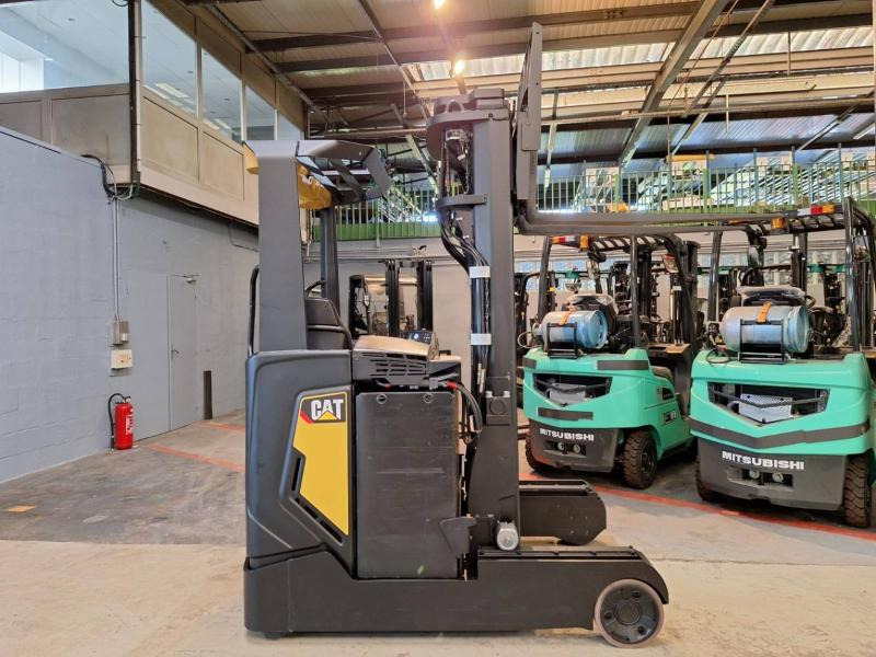 Regalni viljuškar Caterpillar NR20N2H: slika 11