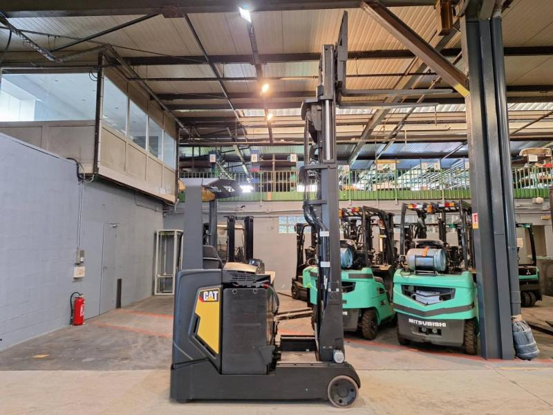 Regalni viljuškar Caterpillar NR20N2H: slika 14