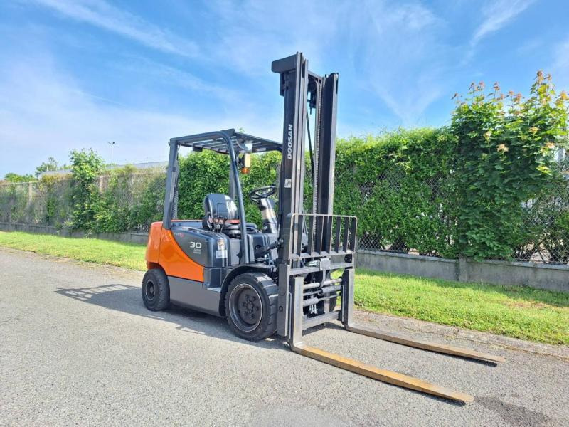 Doosan D30S 5 - Dizel viljuškar: slika 1 Doosan D30S 5 - Dizel viljuškar: slika 1
