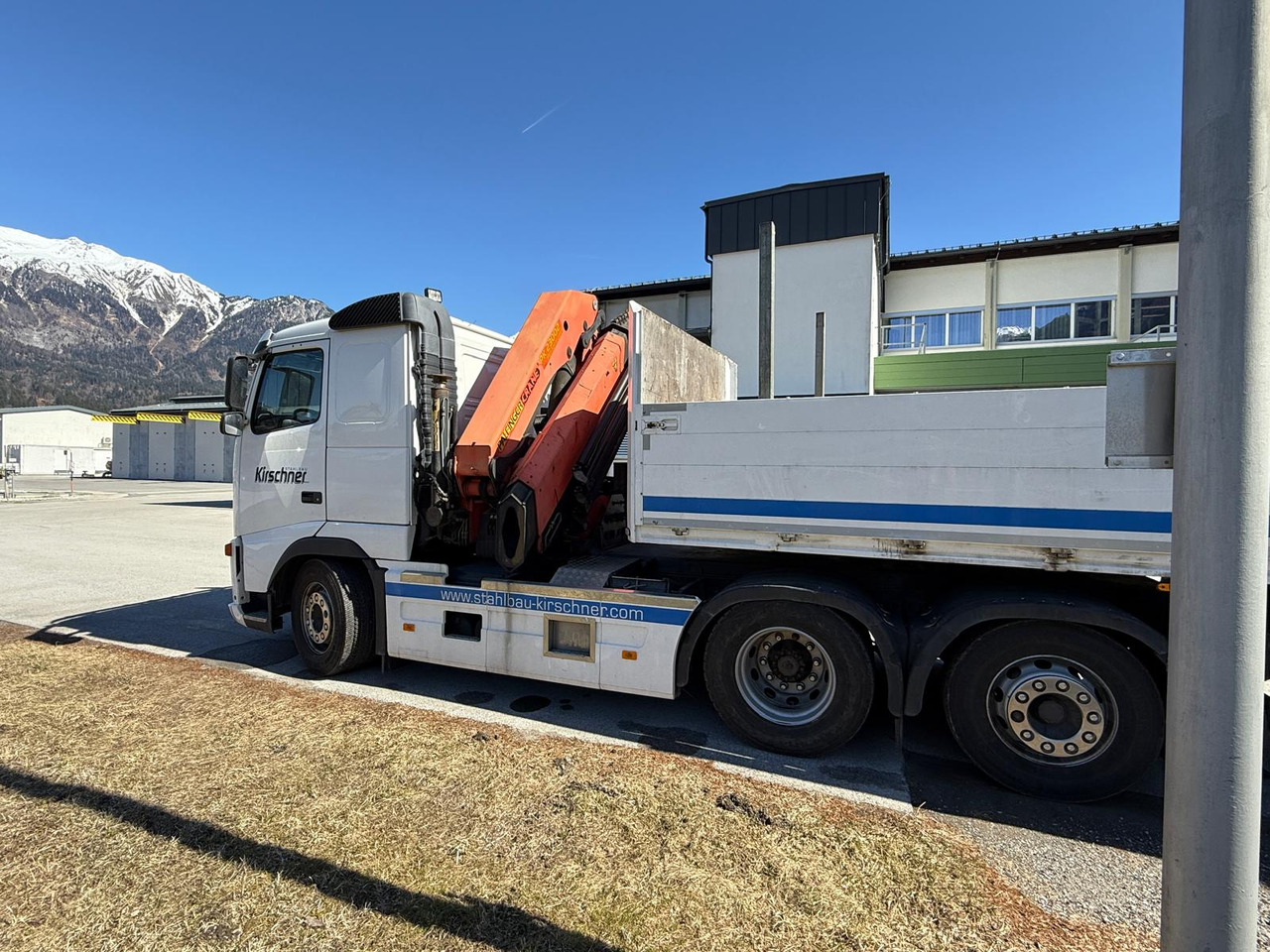Volvo Kran LKW mit Hangler Auflieger ausziehbar ! - Tegljač: slika 2 Volvo Kran LKW mit Hangler Auflieger ausziehbar ! - Tegljač: slika 2