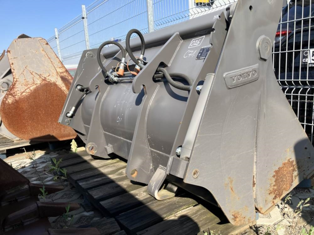 Volvo Klappschaufel mit Messer TPZ - Kašika: slika 2 Volvo Klappschaufel mit Messer TPZ - Kašika: slika 2