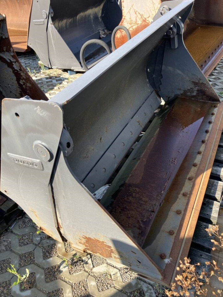 Volvo Klappschaufel mit Messer TPZ - Kašika: slika 1 Volvo Klappschaufel mit Messer TPZ - Kašika: slika 1