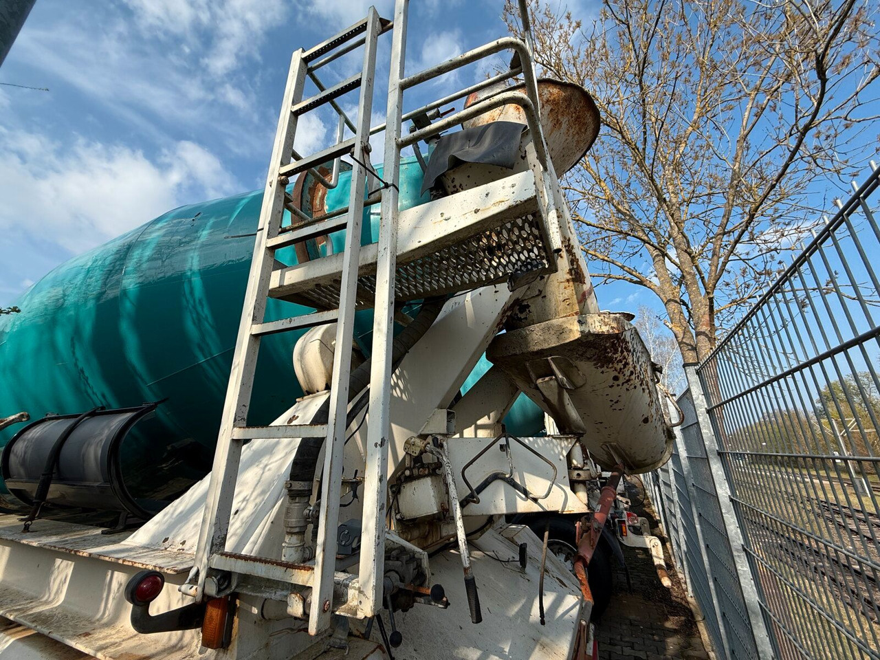 Betonmischer-Auflieger Stetter 10 m³ mit Motor - Mikser za beton: slika 5 Betonmischer-Auflieger Stetter 10 m³ mit Motor - Mikser za beton: slika 5