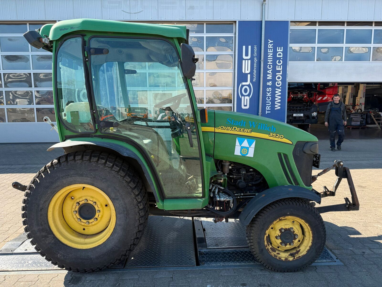 John Deere 3520 Kommunaltrak. Frontkraftheber Kuppeldreieck - Traktor: slika 2 John Deere 3520 Kommunaltrak. Frontkraftheber Kuppeldreieck - Traktor: slika 2