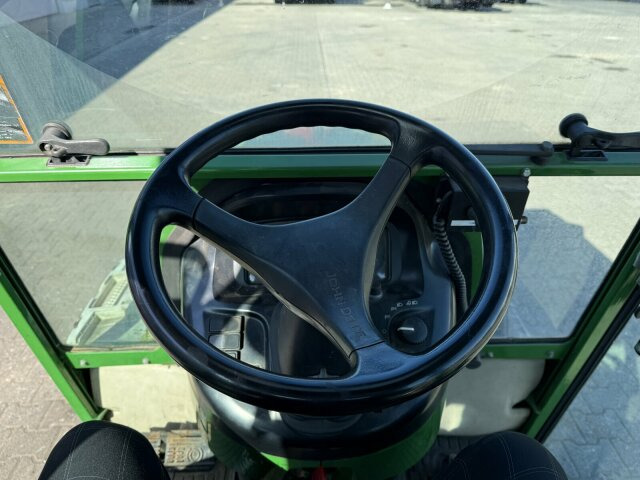 John Deere 3520 Kommunaltrak. Frontkraftheber Kuppeldreieck - Komunalni traktor: slika 2 John Deere 3520 Kommunaltrak. Frontkraftheber Kuppeldreieck - Komunalni traktor: slika 2