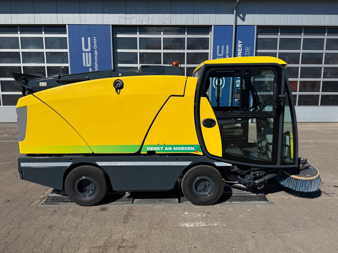 Johnston C202 Kleinkehrmaschine 2 M³ - 6.000 h - Autočistilica: slika 2 Johnston C202 Kleinkehrmaschine 2 M³ - 6.000 h - Autočistilica: slika 2