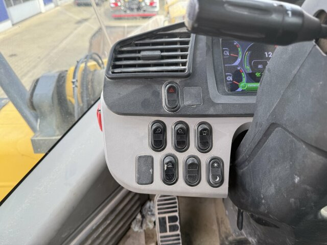 Komatsu WA 470-7 Radlader 24 Ton Schaufel 4.5 m³ *Waage - Utovarivač točkaš: slika 4 Komatsu WA 470-7 Radlader 24 Ton Schaufel 4.5 m³ *Waage - Utovarivač točkaš: slika 4