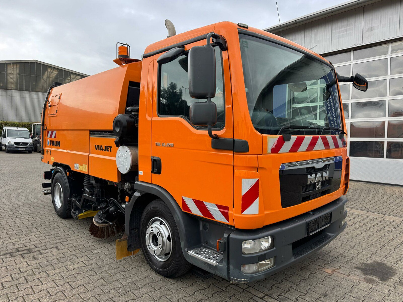 MAN 12.220 4x2 BL Kehrmaschine Viajet 5RHS - Autočistilica: slika 1 MAN 12.220 4x2 BL Kehrmaschine Viajet 5RHS - Autočistilica: slika 1