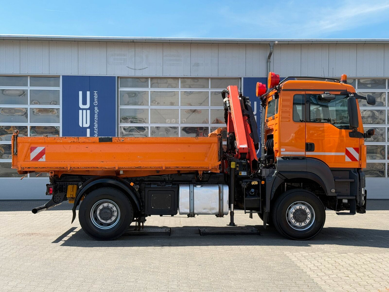 MAN TGA 18.360 4x4 Kipper Kran PALFINGER Winterd. - Istovarivač, Kamion sa dizalicom: slika 2 MAN TGA 18.360 4x4 Kipper Kran PALFINGER Winterd. - Istovarivač, Kamion sa dizalicom: slika 2