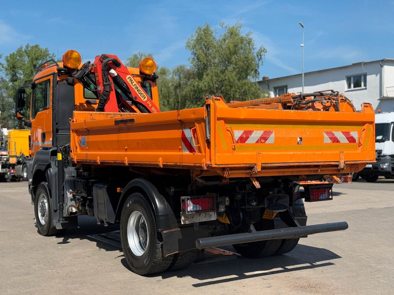 MAN TGA 18.360 4x4 Kipper Kran PALFINGER Winterd. - Istovarivač, Kamion sa dizalicom: slika 5 MAN TGA 18.360 4x4 Kipper Kran PALFINGER Winterd. - Istovarivač, Kamion sa dizalicom: slika 5