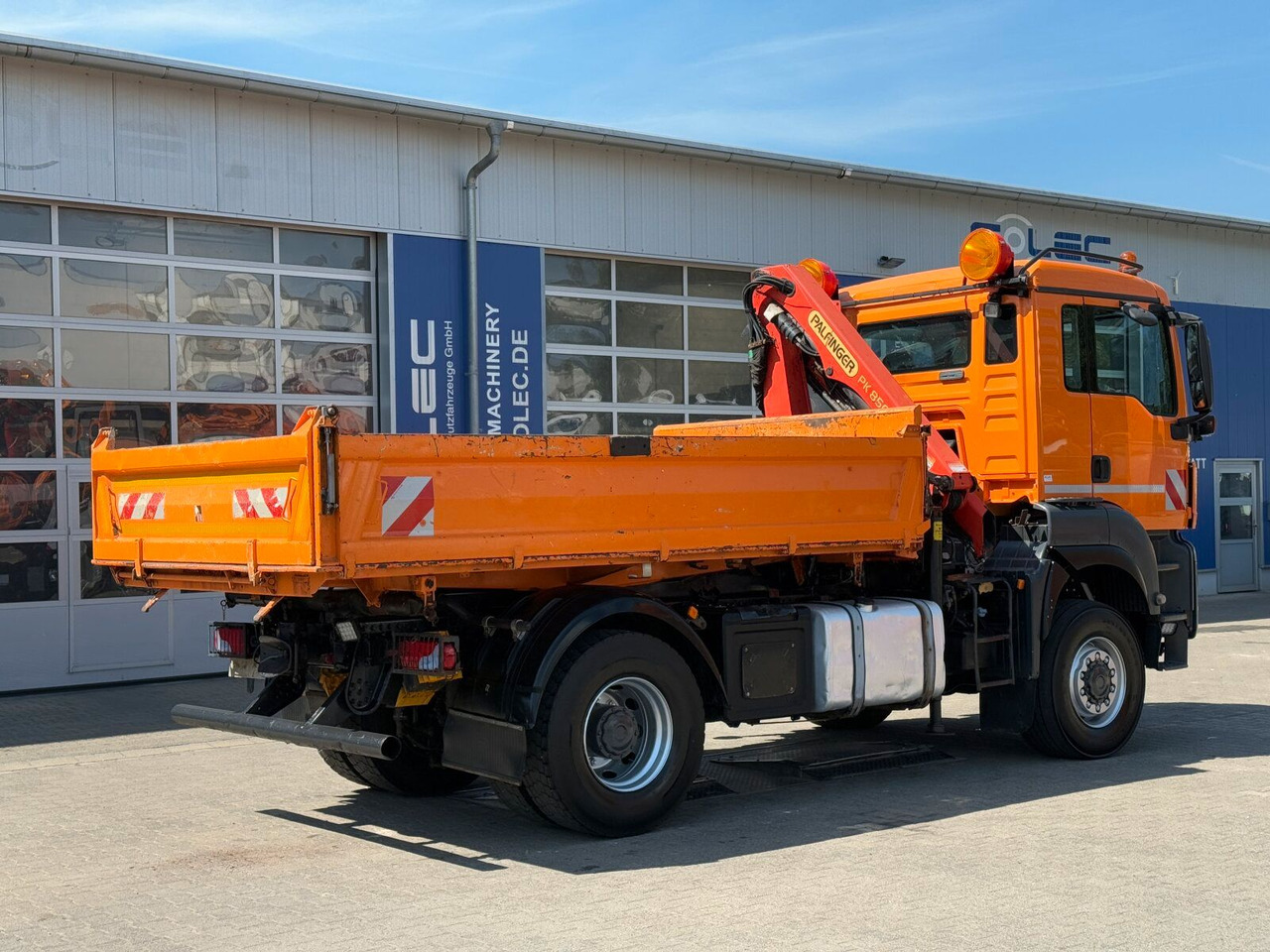 MAN TGA 18.360 4x4 Kipper Kran PALFINGER Winterd. - Istovarivač, Kamion sa dizalicom: slika 3 MAN TGA 18.360 4x4 Kipper Kran PALFINGER Winterd. - Istovarivač, Kamion sa dizalicom: slika 3