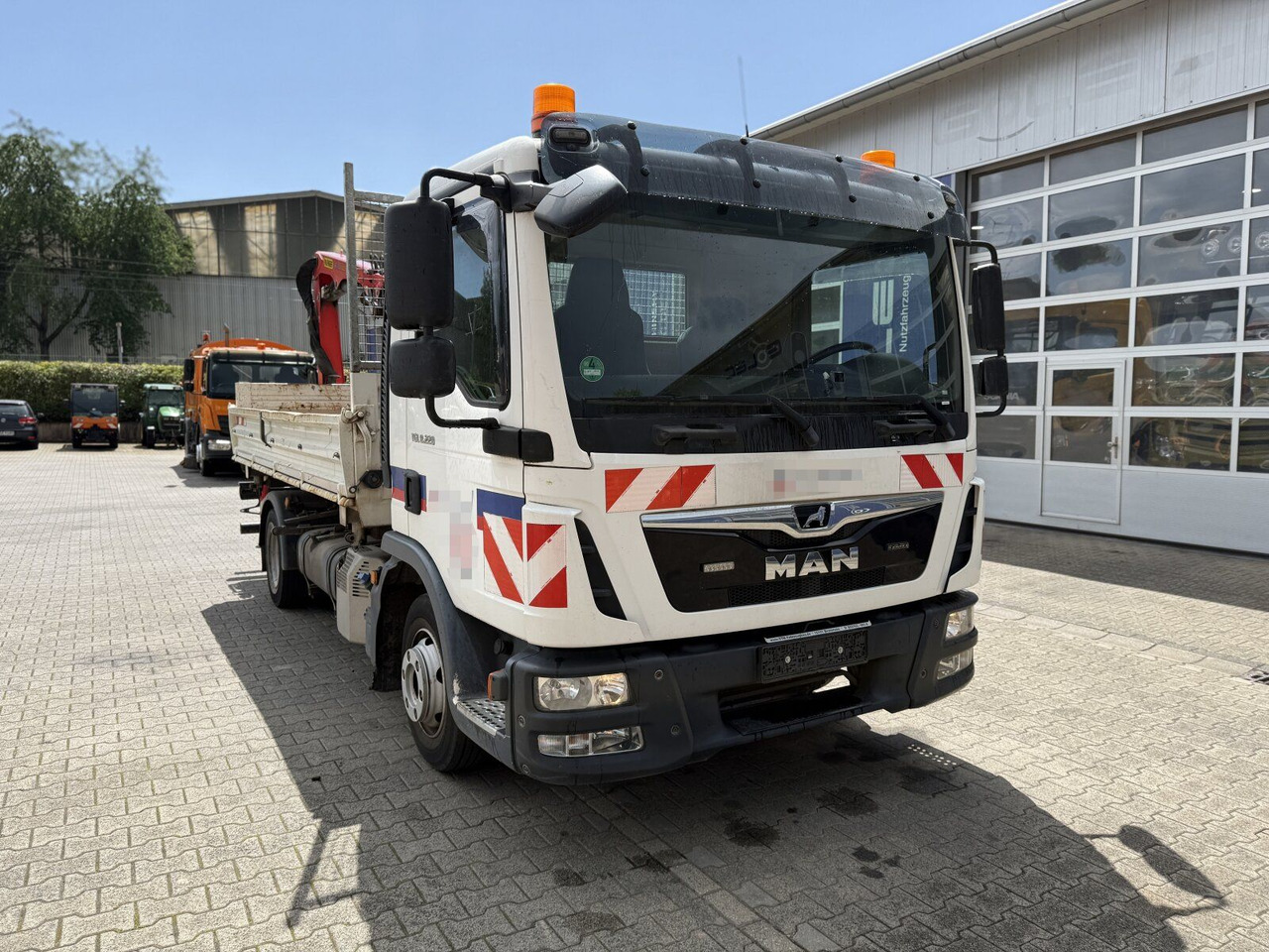 MAN TGL 8.220 4x2 Kipper Kran Palfinger 7.001-K A - Dostavno vozilo istovarivač: slika 1 MAN TGL 8.220 4x2 Kipper Kran Palfinger 7.001-K A - Dostavno vozilo istovarivač: slika 1