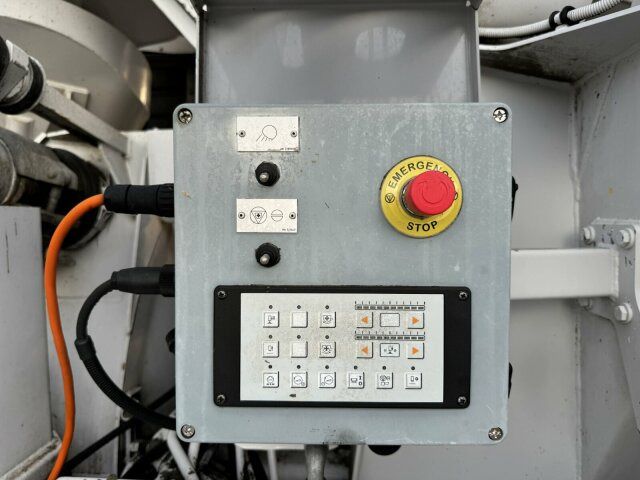 Mercedes-Benz AROCS 3243 8x4 Euro 6 Pumi Putzmeister TMM 24-3 - Auto pumpa za beton: slika 3 Mercedes-Benz AROCS 3243 8x4 Euro 6 Pumi Putzmeister TMM 24-3 - Auto pumpa za beton: slika 3