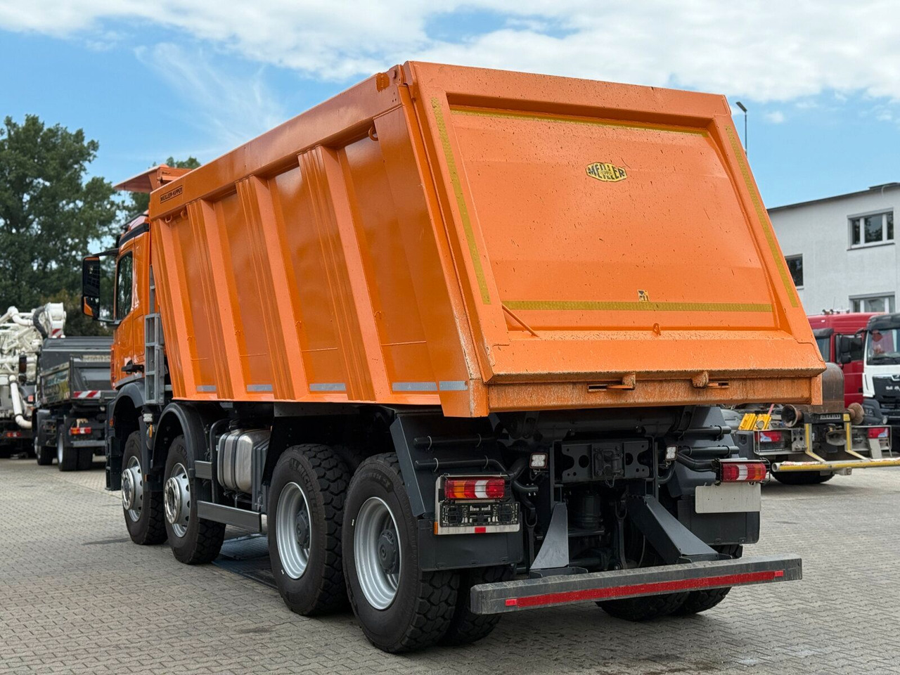 Mercedes-Benz AROCS 4851 8x6 Euro 6 Gesteinkipper MEILLER 25m³ - Istovarivač: slika 5 Mercedes-Benz AROCS 4851 8x6 Euro 6 Gesteinkipper MEILLER 25m³ - Istovarivač: slika 5