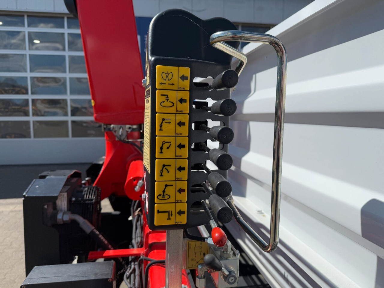 Kamion sa dizalicom Mercedes-Benz ATEGO 818 4x2 Euro 6 Kipper Kran FASSI F65B.0.22: slika 28