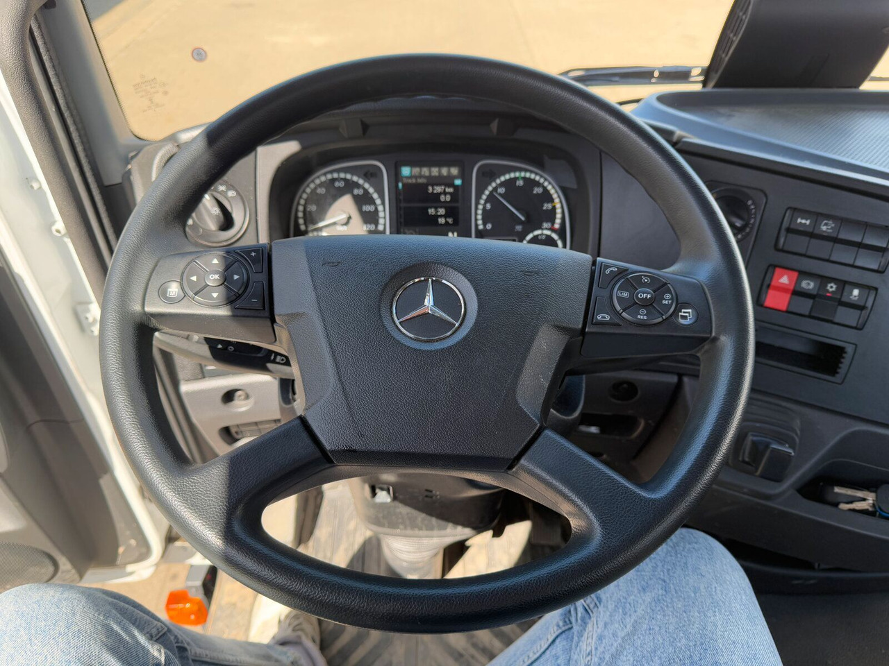 Kamion sa dizalicom Mercedes-Benz ATEGO 818 4x2 Euro 6 Kipper Kran FASSI F65B.0.22: slika 14