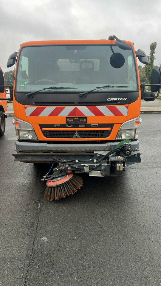 Mitsubishi Canter FUSO Kehrmaschine BROCK SL140 4 m³ - Autočistilica: slika 4 Mitsubishi Canter FUSO Kehrmaschine BROCK SL140 4 m³ - Autočistilica: slika 4