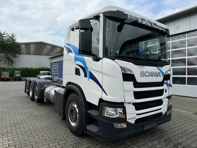 Scania G 410 B8x2*6 NB LNG Fahrgestell Nebenantrieb - Kamion sa golom šasijom i zatvorenom kabinom, Kamion sa dizalicom: slika 1 Scania G 410 B8x2*6 NB LNG Fahrgestell Nebenantrieb - Kamion sa golom šasijom i zatvorenom kabinom, Kamion sa dizalicom: slika 1