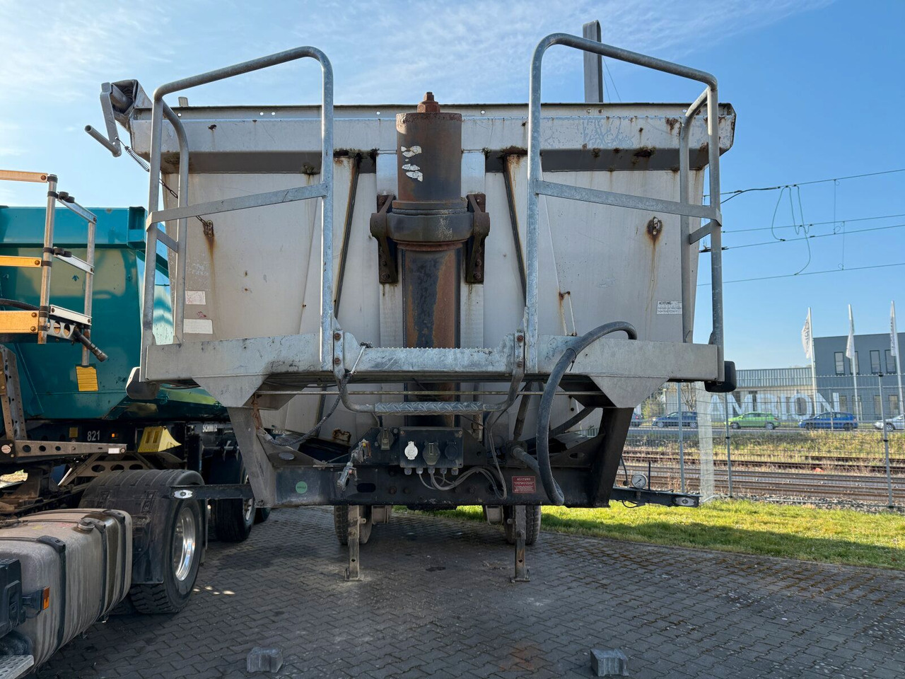 Schwarzmüller SM K100C ABO Kippauflieger 2 Achse - Poluprikolica istovarivača: slika 5 Schwarzmüller SM K100C ABO Kippauflieger 2 Achse - Poluprikolica istovarivača: slika 5