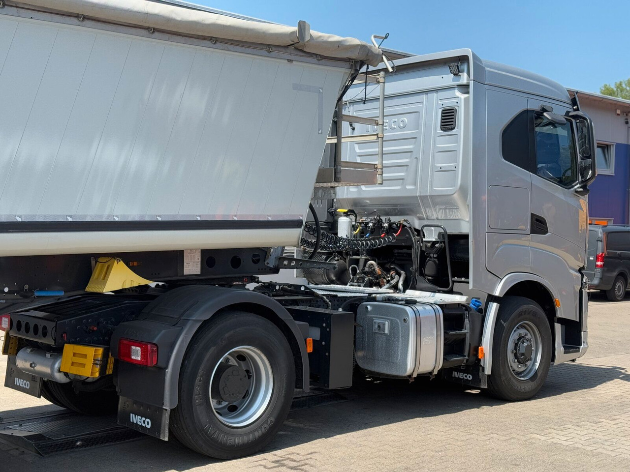 Iveco S-WAY 4x4H Zugmaschine Euro 6 *Kippauflieger - Tegljač: slika 5 Iveco S-WAY 4x4H Zugmaschine Euro 6 *Kippauflieger - Tegljač: slika 5