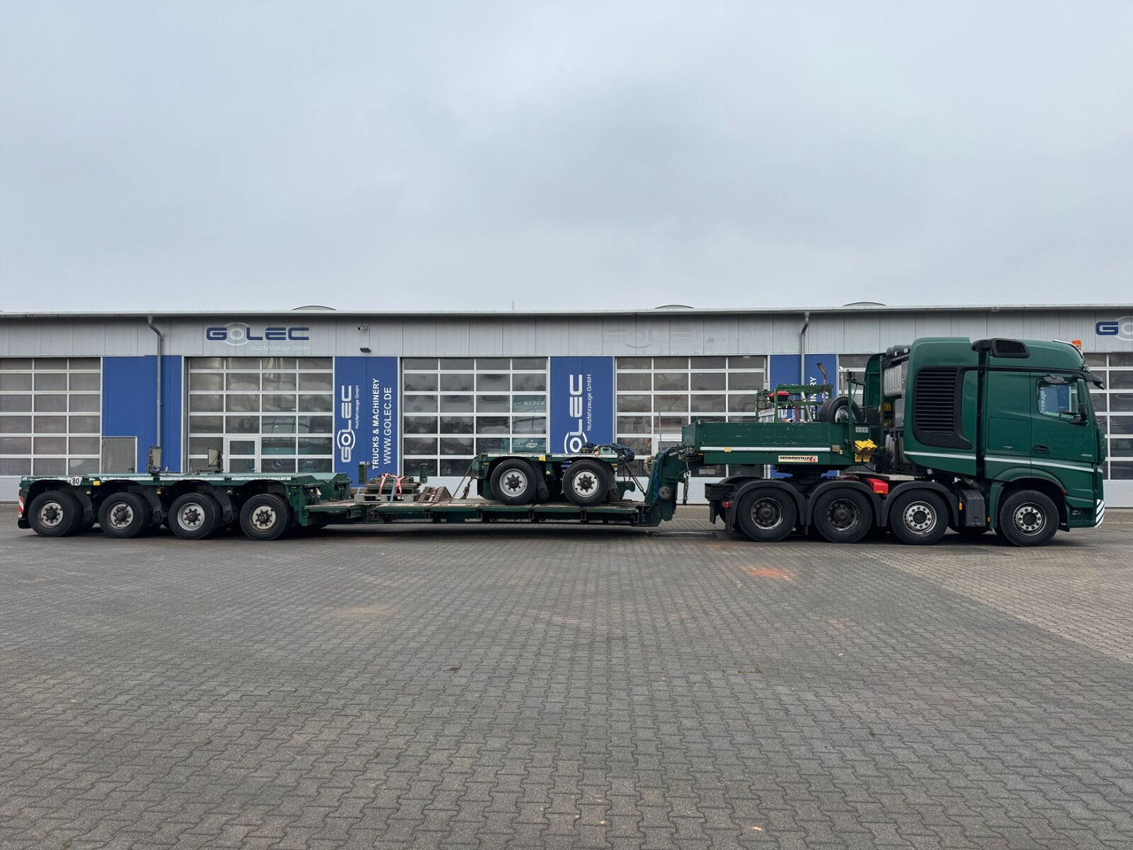 Mercedes-Benz ACTROS 4163 8x4 Schwerlast +Tieflader 4+2 *83 T - Tegljač: slika 4 Mercedes-Benz ACTROS 4163 8x4 Schwerlast +Tieflader 4+2 *83 T - Tegljač: slika 4