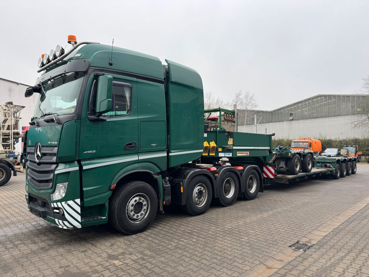 Mercedes-Benz ACTROS 4163 8x4 Schwerlast +Tieflader 4+2 *83 T - Tegljač: slika 2 Mercedes-Benz ACTROS 4163 8x4 Schwerlast +Tieflader 4+2 *83 T - Tegljač: slika 2
