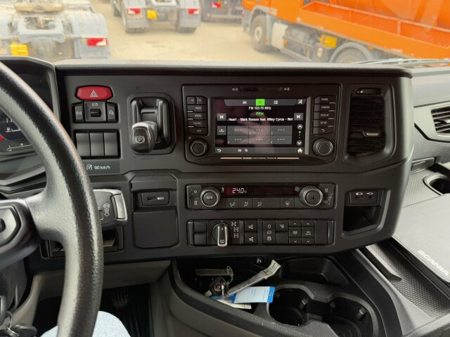 Scania G450 XT 4x4 Euro 6 SZM Kipphydraulik Blatt/ Luft - Tegljač: slika 3 Scania G450 XT 4x4 Euro 6 SZM Kipphydraulik Blatt/ Luft - Tegljač: slika 3