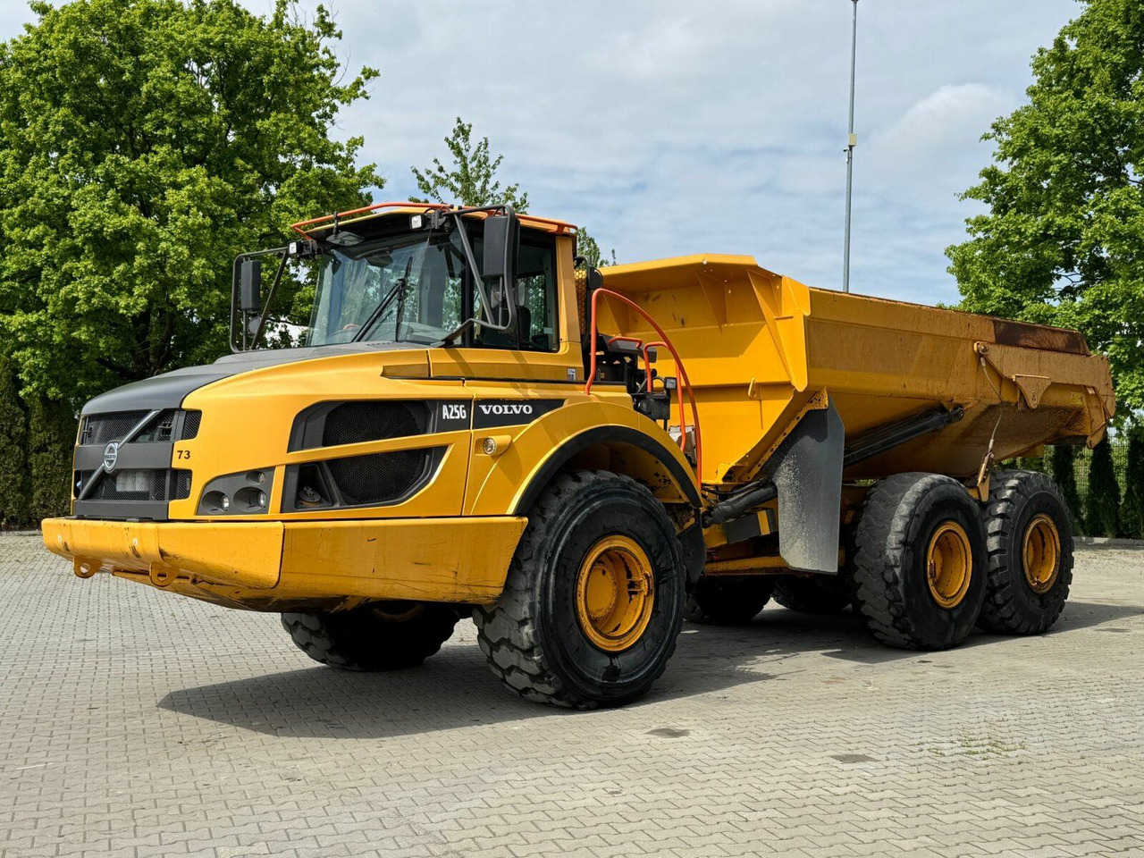 Volvo A25G Dumper 22,5 Ton 11.361 Stunden Volvo A25G Dumper 22,5 Ton 11.361 Stunden - Zglobni kiper: slika 2 Volvo A25G Dumper 22,5 Ton 11.361 Stunden Volvo A25G Dumper 22,5 Ton 11.361 Stunden - Zglobni kiper: slika 2