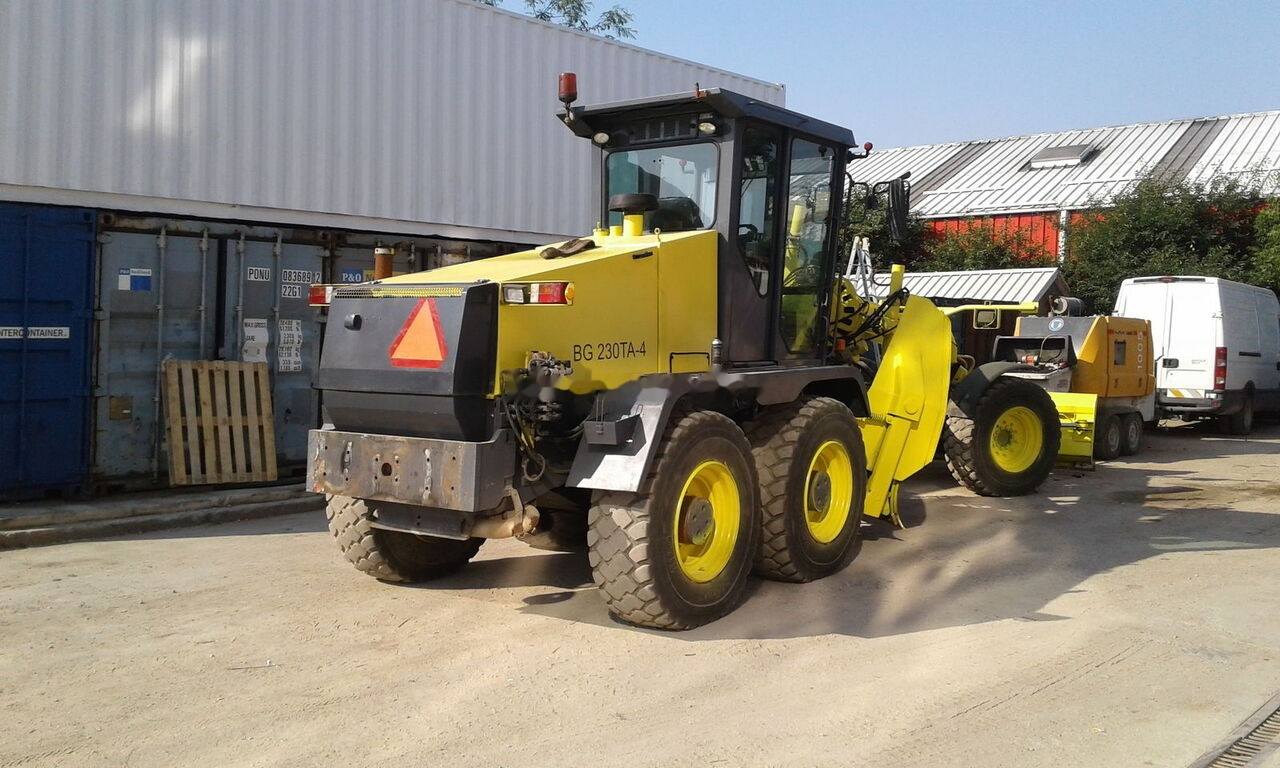 HBM-Nobas HBM 230 - Grejder: slika 1 HBM-Nobas HBM 230 - Grejder: slika 1