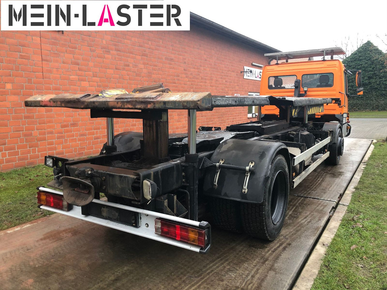 Mercedes-Benz Kamag Wiesel Umsetzter Sattelplatte - Kamion za prevoz kontejnera/ Kamion sa promenjivim sandukom: slika 3 Mercedes-Benz Kamag Wiesel Umsetzter Sattelplatte - Kamion za prevoz kontejnera/ Kamion sa promenjivim sandukom: slika 3