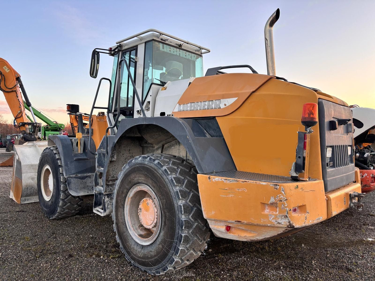 Liebherr L544 - Utovarivač točkaš: slika 4 Liebherr L544 - Utovarivač točkaš: slika 4